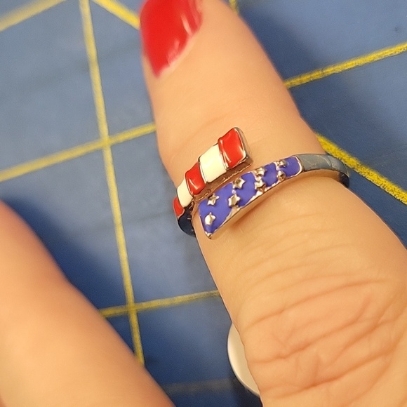 Patriotic Red White & Blue Flag Silver Tone Ring 7.5 - Picture 1 of 2